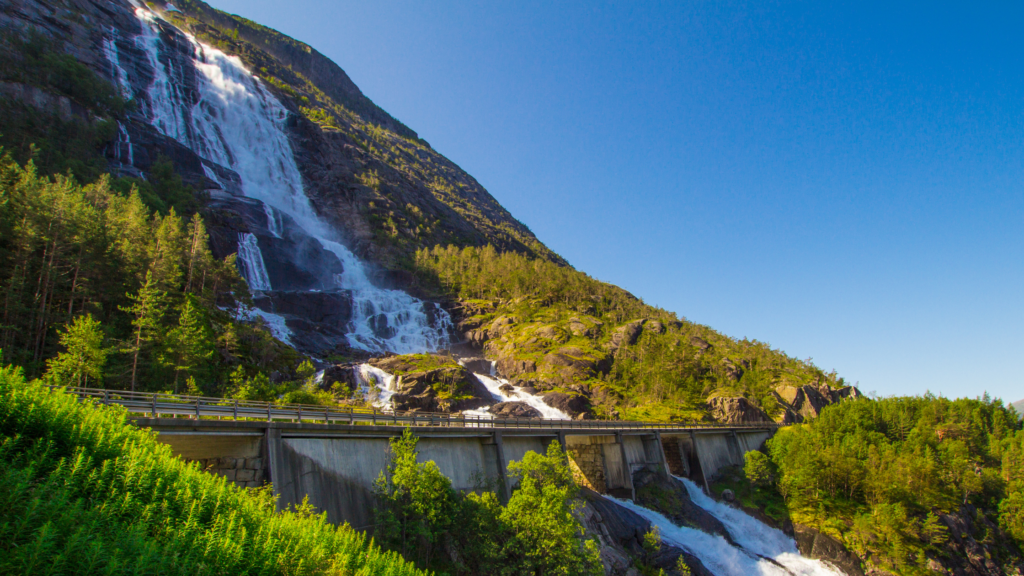 Norway's Tallest Waterfalls: A Photographer's Dream. Langfossen