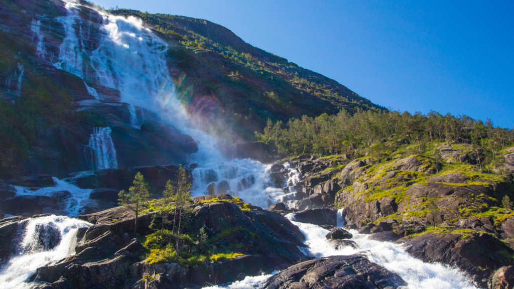 Langfossen. Chasing Norwegian Waterfalls.