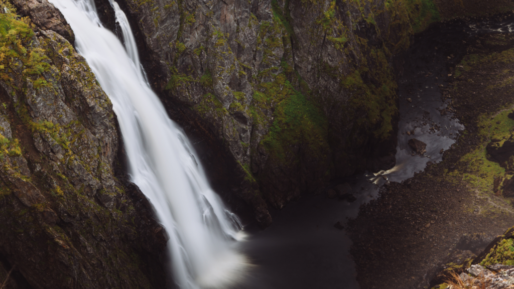 10 Must-See Waterfalls in Norway for Adventure Lovers
