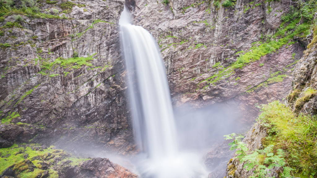 Månafossen. Waterfalls in Norway